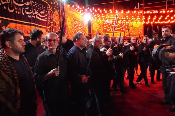 تصاویر/ حضور رئیس‌جمهور در مراسم شام غریبان حضرت اباعبدالله الحسین (ع) در ارومیه