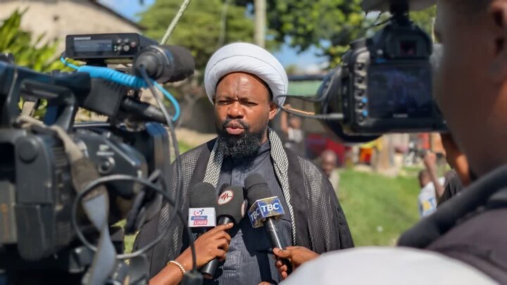 Sheikh Mkuu wa Jumuiya ya Shia Tanzania (TIC) Ashiriki Zoezi la Usafi Kumuenzi Imam Hussein (as) Jijini Dar es Salaam + Picha
