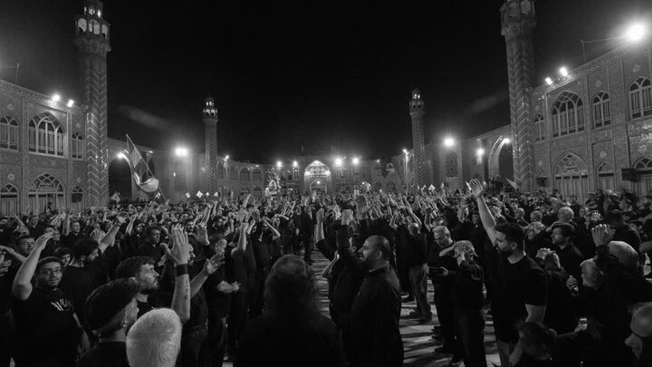 تصاویر/ مراسم عزاداری شامگاه عاشورای حسینی بزرگترین و پر جمعیت ترین هیئات مذهبی آران و بیدگل  در نجف ایران
