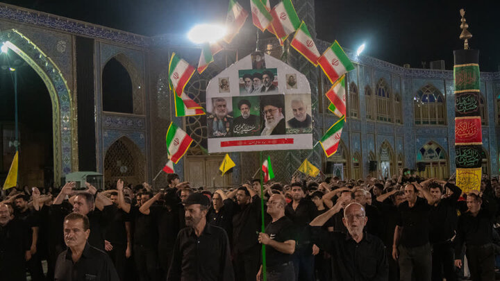 تصاویر/ مراسم عزاداری شامگاه عاشورای حسینی بزرگترین و پر جمعیت ترین هیئات مذهبی آران و بیدگل  در نجف ایران