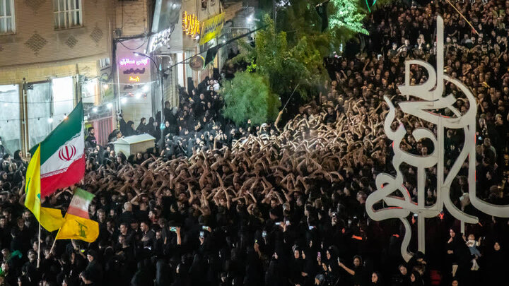 تصاویر/ مراسم عزاداری شامگاه عاشورای حسینی بزرگترین و پر جمعیت ترین هیئات مذهبی آران و بیدگل  در نجف ایران