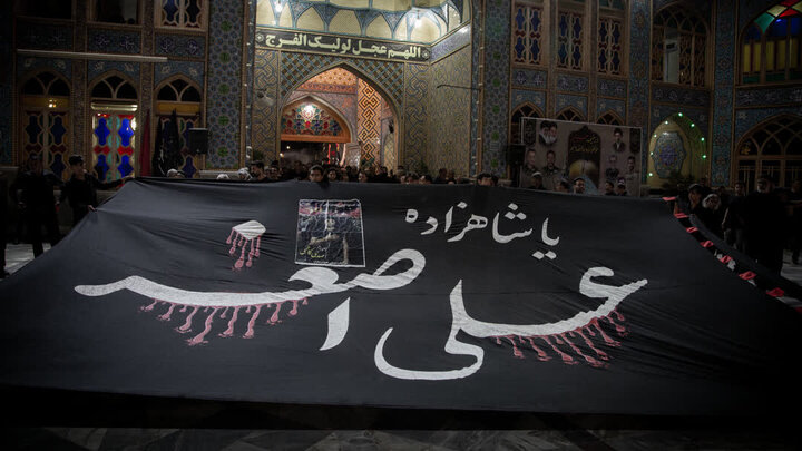 تصاویر/ مراسم عزاداری شامگاه عاشورای حسینی بزرگترین و پر جمعیت ترین هیئات مذهبی آران و بیدگل  در نجف ایران