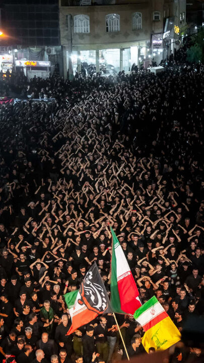 تصاویر/ مراسم عزاداری شامگاه عاشورای حسینی بزرگترین و پر جمعیت ترین هیئات مذهبی آران و بیدگل  در نجف ایران