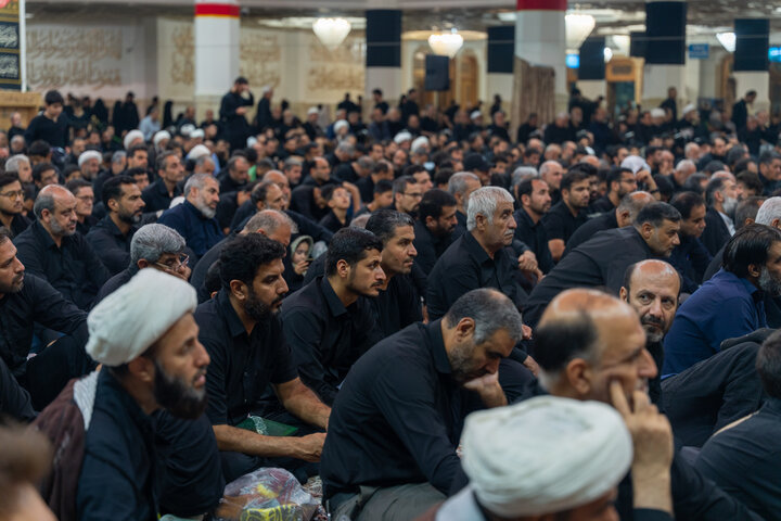 عزاداری زائران حرم حضرت معصومه (س) در شام غریبان امام حسین (ع)