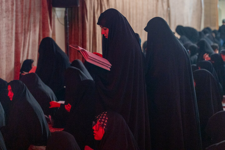 عزاداری زائران حرم حضرت معصومه (س) در شام غریبان امام حسین (ع)