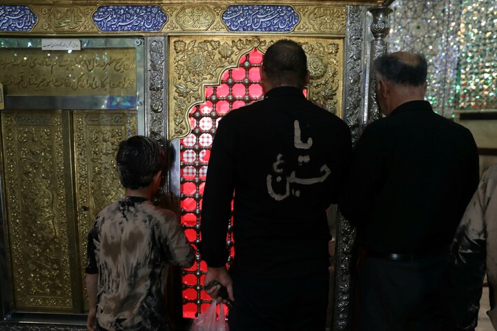 تصاویر/ مراسم سنتی گل مالی عزاداری عاشورای حسینی لرستانی های مقیم قم