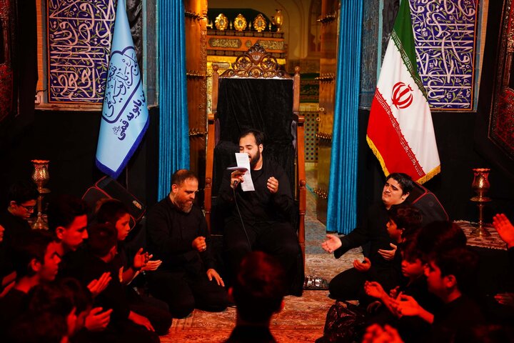 تصاویر | شور عاشورا در قلب نوجوانان؛ مراسم عزاداری در بقعه متبرکه ابن بابویه قمی (ره)