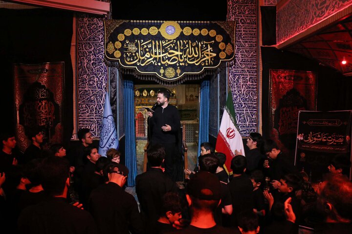 تصاویر | شور عاشورا در قلب نوجوانان؛ مراسم عزاداری در بقعه متبرکه ابن بابویه قمی (ره)