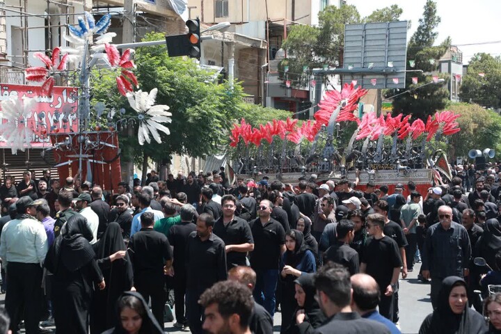 تصاویر/ مراسم عزاداری یازدهمین روز محرم در دامغان با حضور عاشقان حضرت اباعبدالله الحسین(ع)