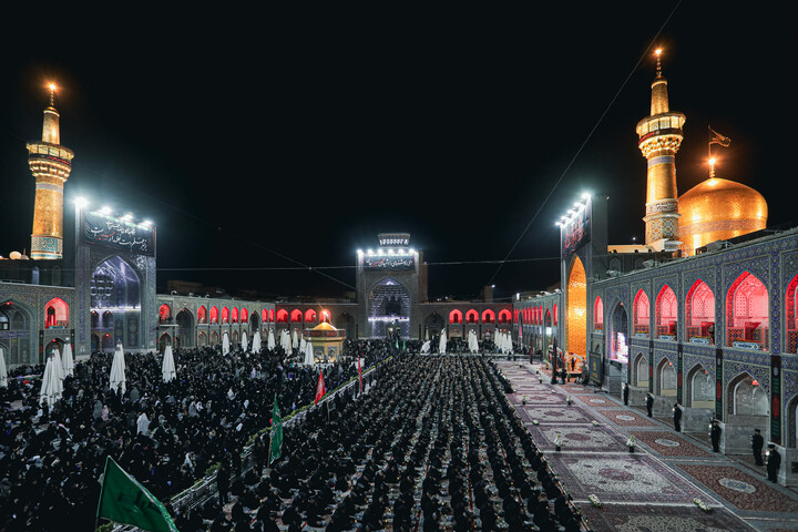 تصاویر/ مراسم شام غریبان امام حسین (علیه‌السلام) در حرم مطهر رضوی