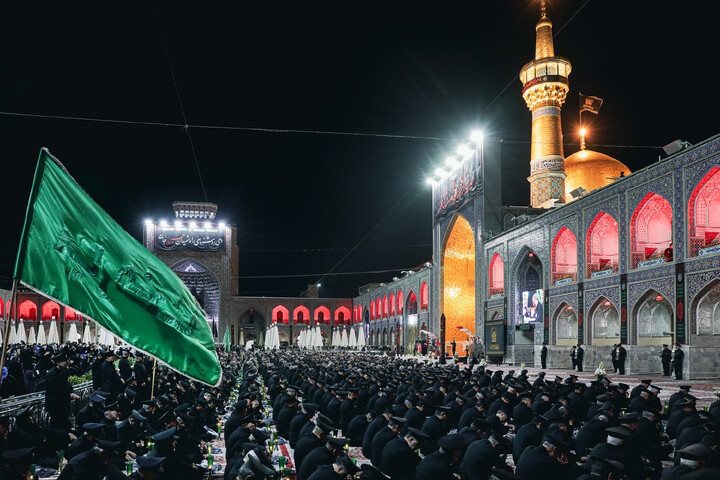 تصاویر/ مراسم شام غریبان امام حسین (علیه‌السلام) در حرم مطهر رضوی