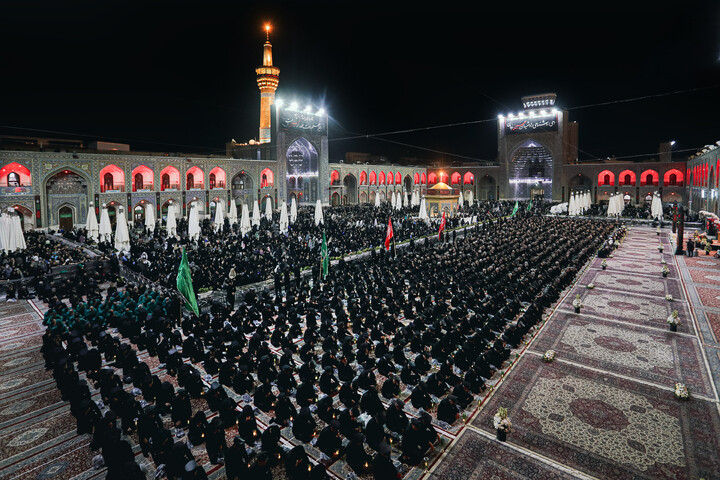 تصاویر/ مراسم شام غریبان امام حسین (علیه‌السلام) در حرم مطهر رضوی
