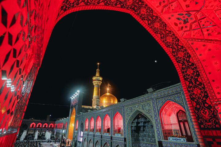 تصاویر/ مراسم شام غریبان امام حسین (علیه‌السلام) در حرم مطهر رضوی