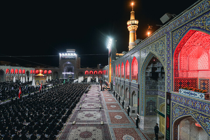 تصاویر/ مراسم شام غریبان امام حسین (علیه‌السلام) در حرم مطهر رضوی