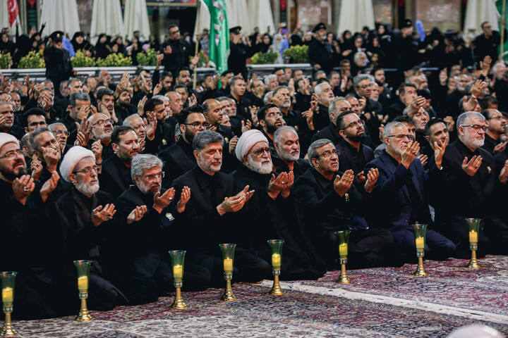 تصاویر/ مراسم شام غریبان امام حسین (علیه‌السلام) در حرم مطهر رضوی