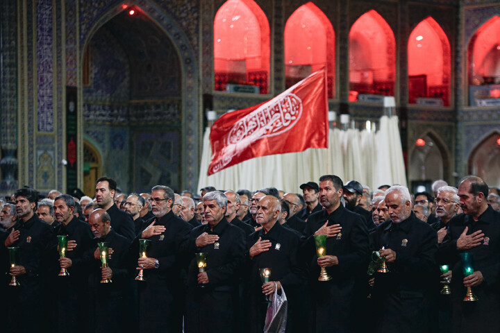 تصاویر/ مراسم شام غریبان امام حسین (علیه‌السلام) در حرم مطهر رضوی