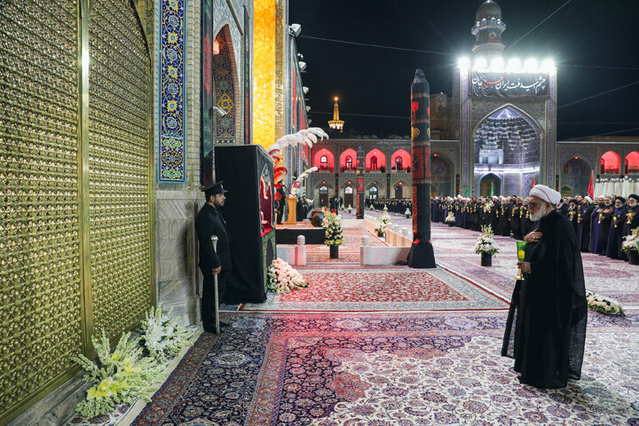 تصاویر/ مراسم شام غریبان امام حسین (علیه‌السلام) در حرم مطهر رضوی