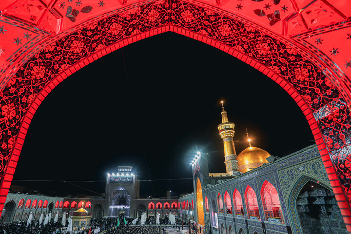 تصاویر/ مراسم شام غریبان امام حسین (علیه‌السلام) در حرم مطهر رضوی