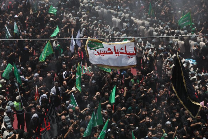 ملايين المعزّين يشاركون في "ركضة طويريج" في كربلاء
