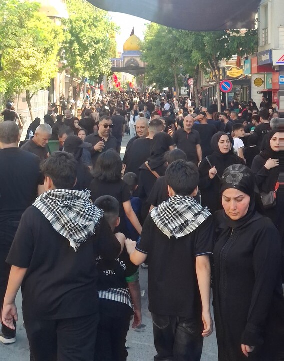 تصاویر/ آیین‌های سوگواری و راهپیمایی عاشورای حسینی در استانبول
