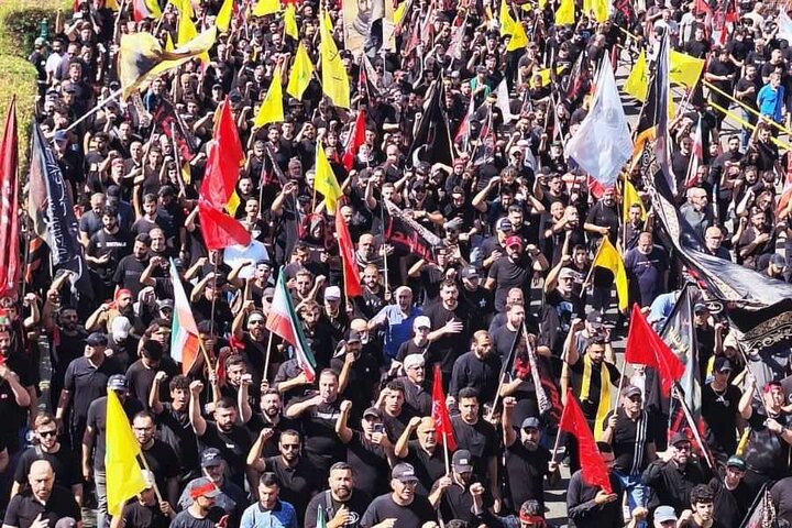 تصاویر/ لبنان کے شہر بعلبک میں عاشورائے حسینی کے موقع پر عظیم الشان جلوسِ عزا، ہزاروں عزاداروں کی شرکت
