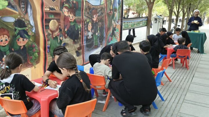 تصاویر / برپایی «خیمه معرفت سوگواره بصیرت عاشورایی» در قم؛ سفری به دنیای احکام و شناخت شهدای راه حق