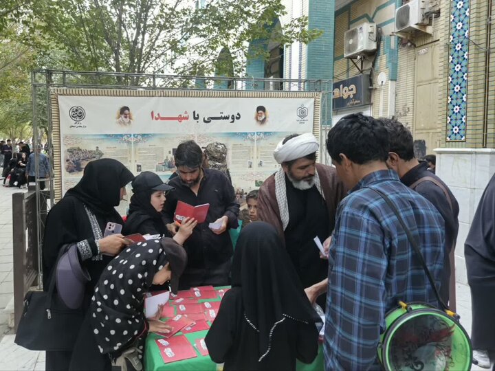 تصاویر / برپایی «خیمه معرفت سوگواره بصیرت عاشورایی» در قم؛ سفری به دنیای احکام و شناخت شهدای راه حق