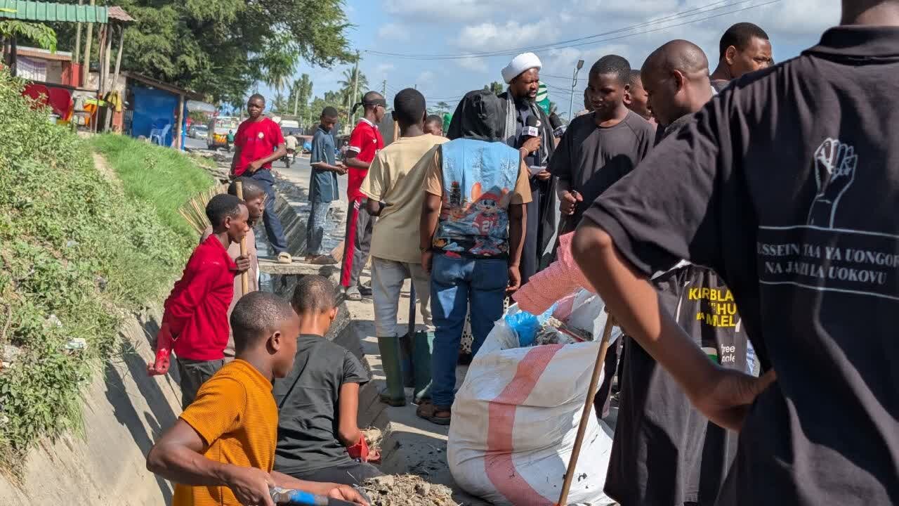 Sheikh Mkuu wa Jumuiya ya Shia Tanzania (TIC) Ashiriki Zoezi la Usafi Kumuenzi Imam Hussein (as) Jijini Dar es Salaam + Picha