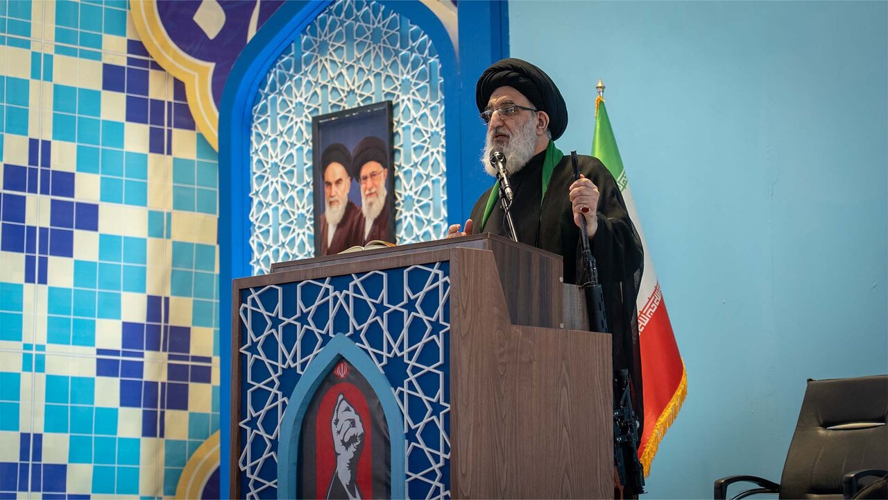 تأکید امام جمعه کرج بر خروج موضوع هسته‌ای و غنی‌سازی از دستور کار مذاکرات