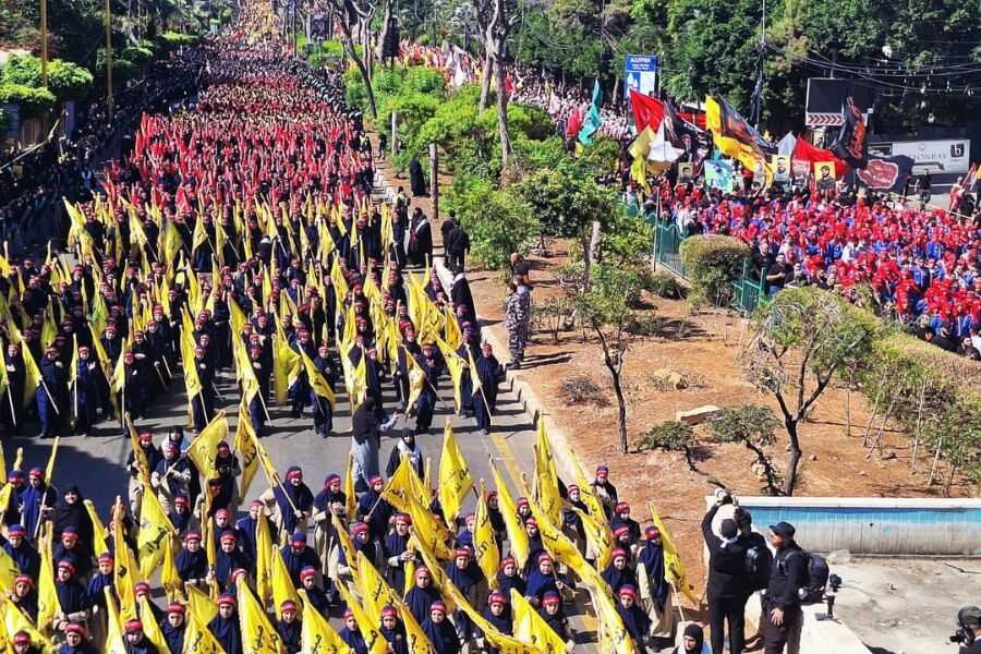 Des dizaines de milliers de fidèles commémorent l’Achoura aux côtés du mausolée du martyr Sayyed Hassan Nasrallah