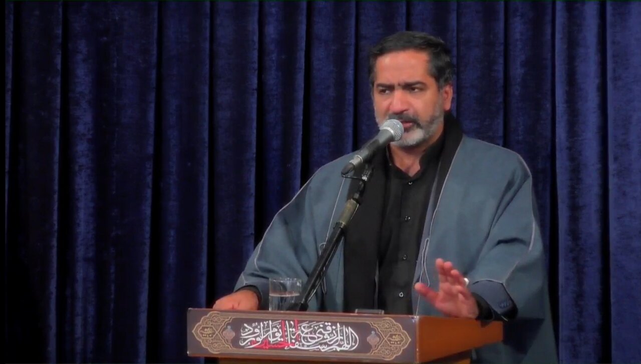 مراسم عزاداری شب یازدهم محرم در رواق امام خمینی (ره) حرم مطهر رضوی