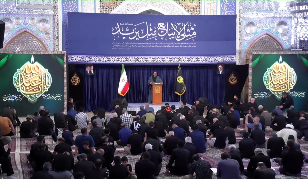مراسم عزاداری شب یازدهم محرم در رواق امام خمینی (ره) حرم مطهر رضوی