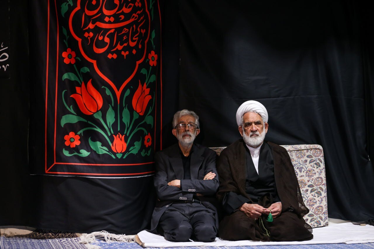 بمشاركة آلاف المُعزّين الحسينيّين.. إقامة آخر مجالس العزاء الحسيني بجوار مكان ارتقاء القائد الشهيد للثورة الإسلامية + صور