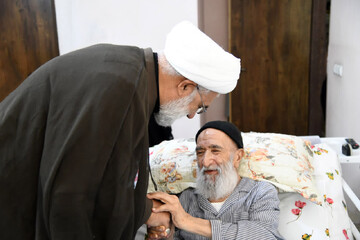 مدیر حوزه علمیه خراسان از حجت‌الاسلام والمسلمین راشد یزدی عیادت کرد