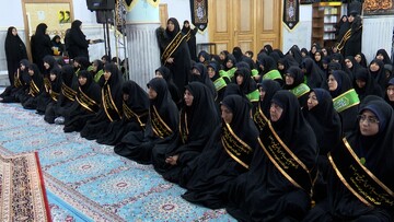 همایش رهروان زینبی با حضور بانوان خادم و خانواده‌های شهدا در قم برگزار شد