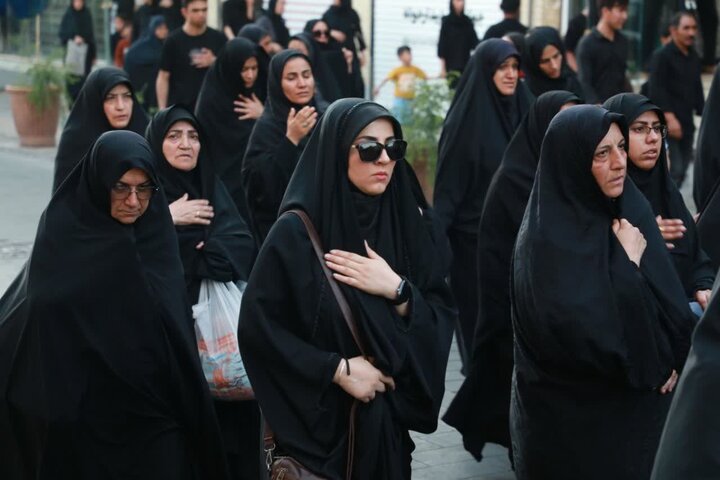 تصاویر/ مراسم سینه‌زنی و دسته‌روی هیئت‌های حسینی سمنان با عنوان «کاروان بصیرت عاشورایی»