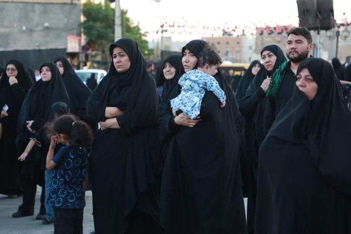 تصاویر/ مراسم سینه‌زنی و دسته‌روی هیئت‌های حسینی سمنان با عنوان «کاروان بصیرت عاشورایی»