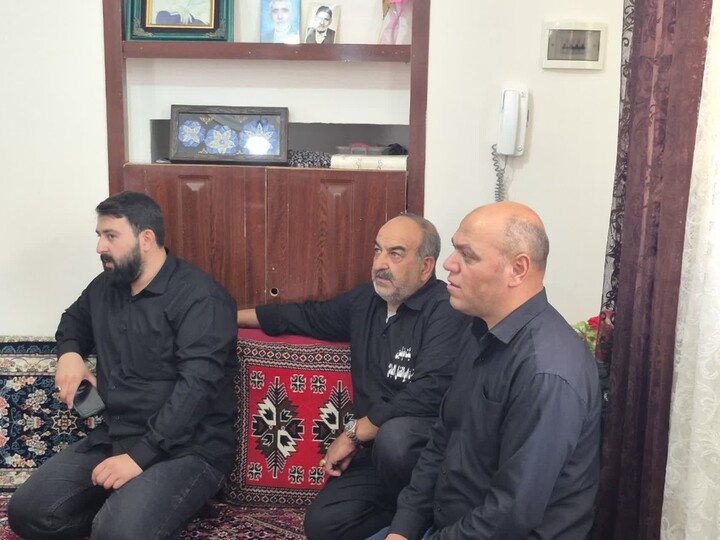 تصاویر/دیدار جمعی از مسئولان شهرستان بهار با خانواده شهید صفادوست و آزاده کریم روحی