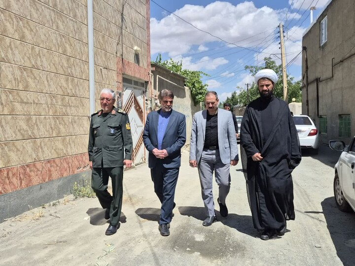 تصاویر/دیدار جمعی از مسئولان شهرستان بهار با خانواده شهید صفادوست و آزاده کریم روحی