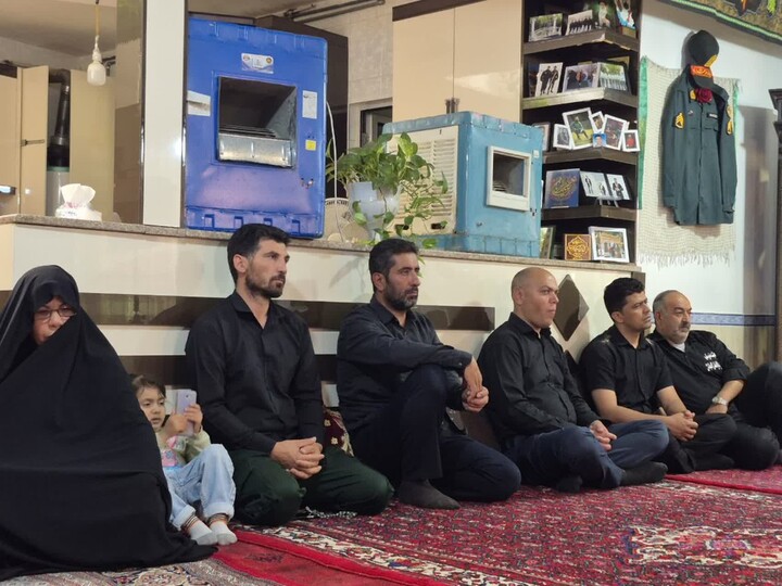 تصاویر/دیدار جمعی از مسئولان شهرستان بهار با خانواده شهید صفادوست و آزاده کریم روحی