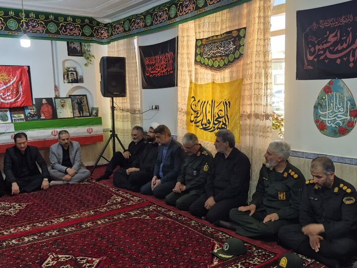 تصاویر/دیدار جمعی از مسئولان شهرستان بهار با خانواده شهید صفادوست و آزاده کریم روحی