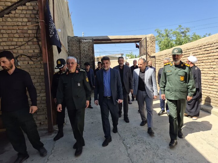 تصاویر/دیدار جمعی از مسئولان شهرستان بهار با خانواده شهید صفادوست و آزاده کریم روحی