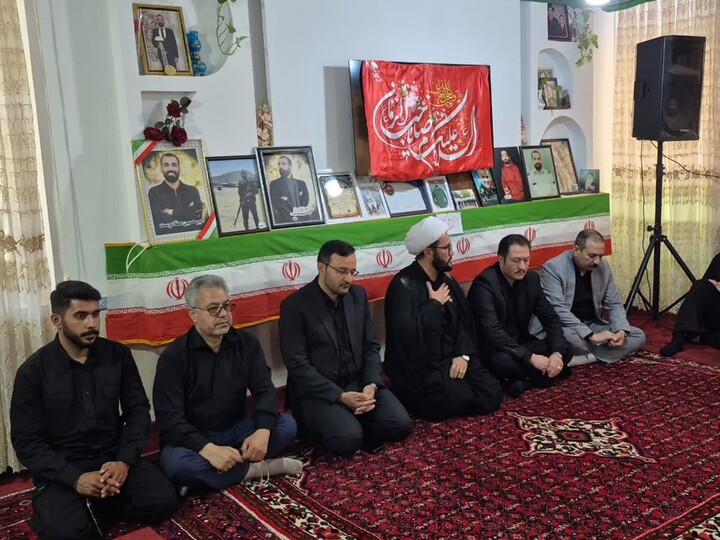 تصاویر/دیدار جمعی از مسئولان شهرستان بهار با خانواده شهید صفادوست و آزاده کریم روحی