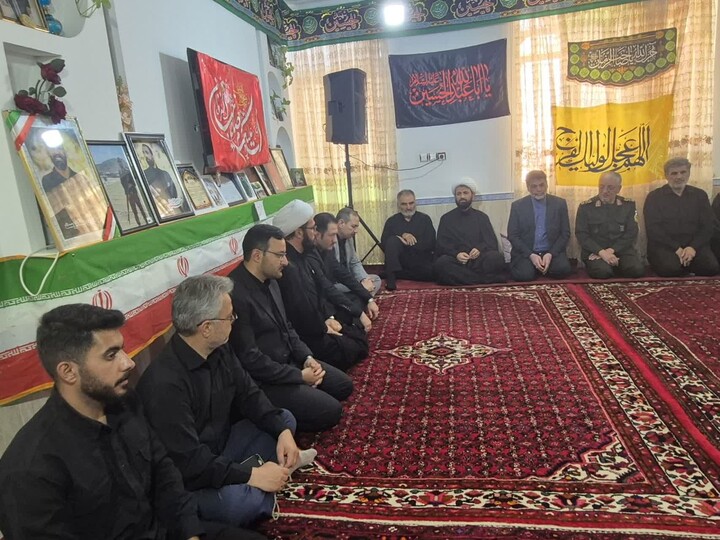 تصاویر/دیدار جمعی از مسئولان شهرستان بهار با خانواده شهید صفادوست و آزاده کریم روحی