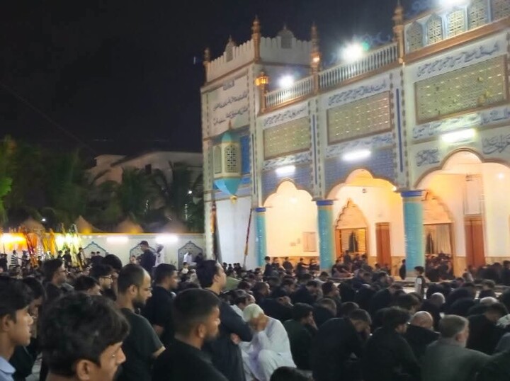 تصاویر/ برگزاری باشکوه مجالس عاشورا در امام‌بارگاه‌های کراچی و حضور گسترده عزاداران حسینی
