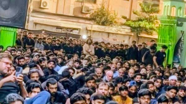تصاویر/ برگزاری باشکوه مجالس عاشورا در امام‌بارگاه‌های کراچی و حضور گسترده عزاداران حسینی