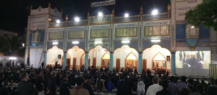 تصاویر/ برگزاری باشکوه مجالس عاشورا در امام‌بارگاه‌های کراچی و حضور گسترده عزاداران حسینی