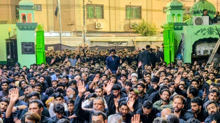 تصاویر/ برگزاری باشکوه مجالس عاشورا در امام‌بارگاه‌های کراچی و حضور گسترده عزاداران حسینی