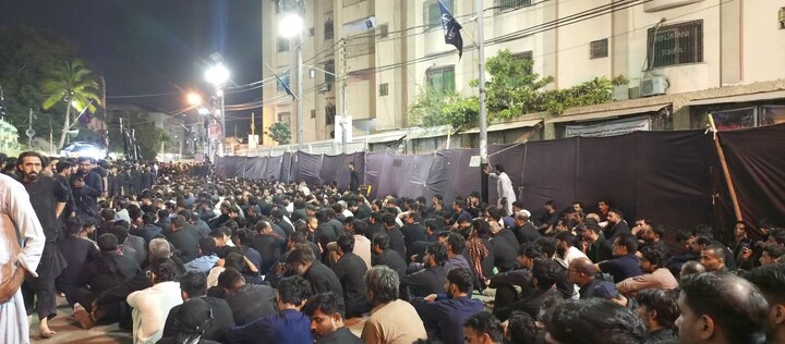 تصاویر/ برگزاری باشکوه مجالس عاشورا در امام‌بارگاه‌های کراچی و حضور گسترده عزاداران حسینی