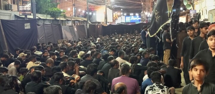 تصاویر/ برگزاری باشکوه مجالس عاشورا در امام‌بارگاه‌های کراچی و حضور گسترده عزاداران حسینی